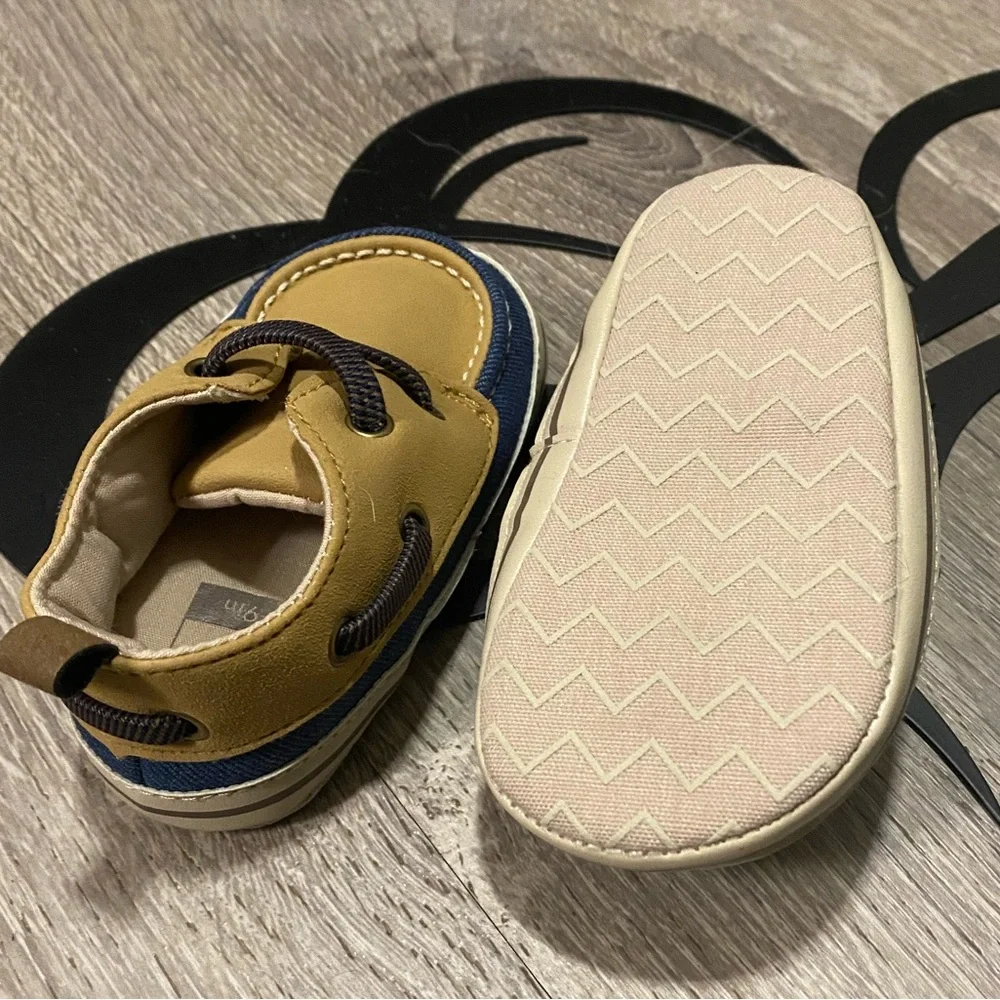 Carter’s Baby Boat Shoes Tan & Navy Sneakers 6–9M Crawler Stage Prewalker